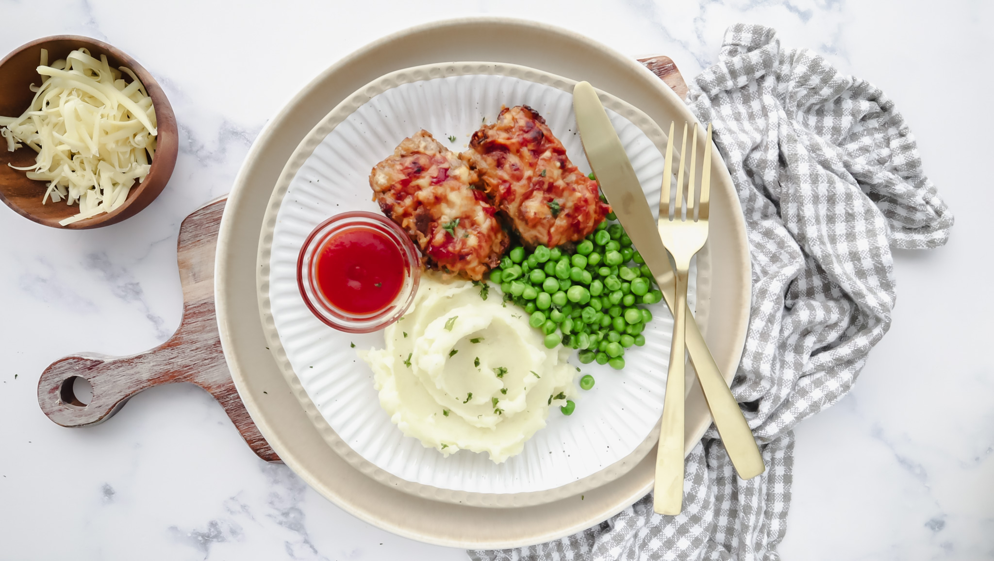 Mini beef meatloaves with mash, peas & tomato sauce recipe