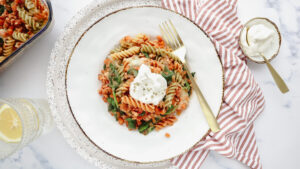 Chicken & spinach pasta bake with tomato & cheese recipe