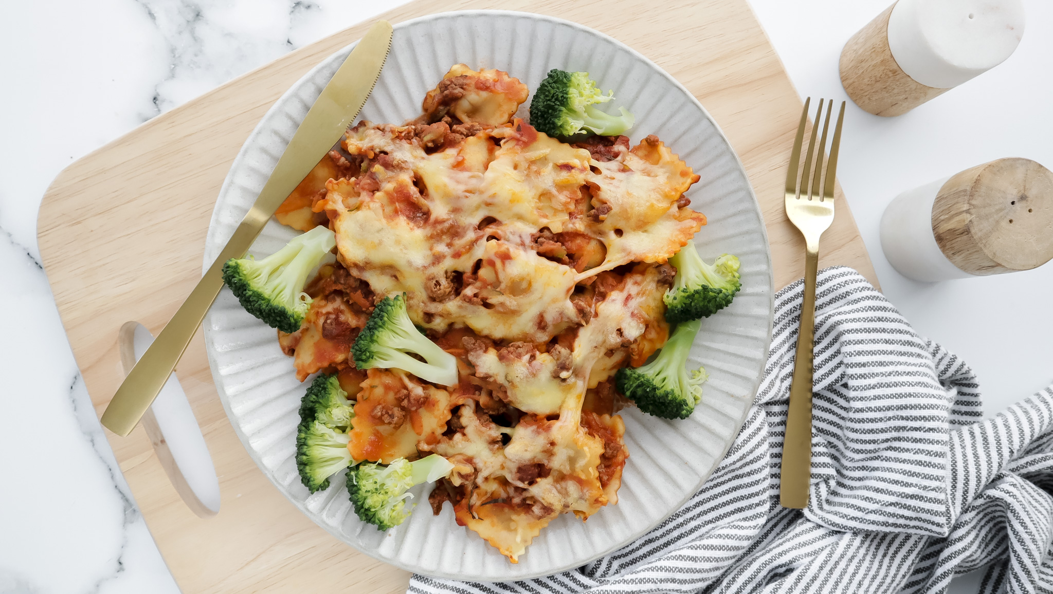 Cheesy beef ravioli with steamed broccoli recipe