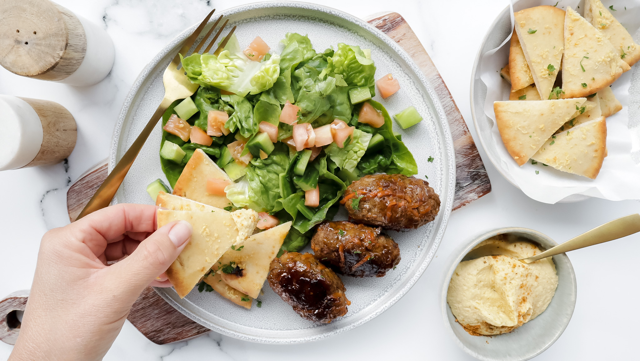 Moroccan beef koftas with salad, pita chips & lemon garlic hummus recipe
