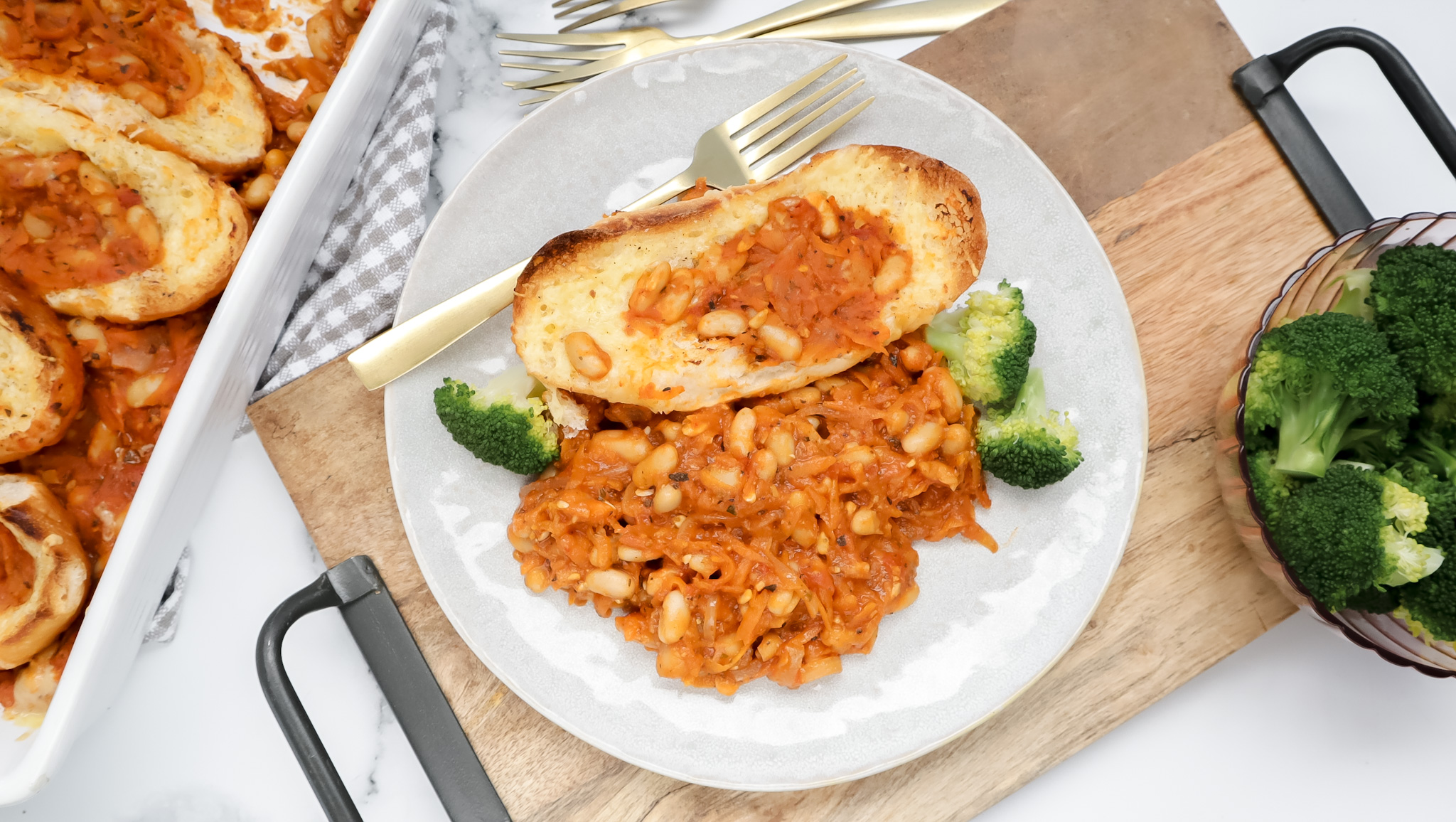 Baked beans in tomato sauce with cheesy ciabatta & broccoli recipe