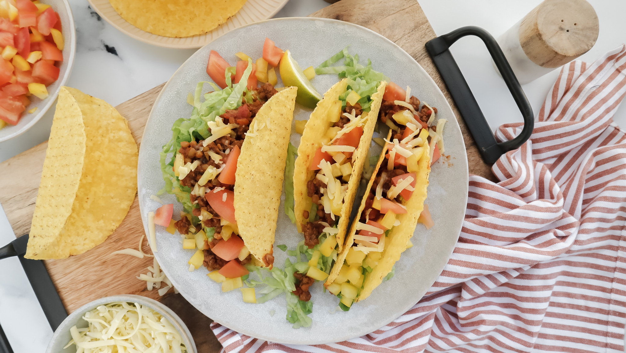 Beef & veggie taco shells with salsa & cheese recipe