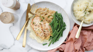 Creamy chicken with veggie mash & steamed green beans recipe